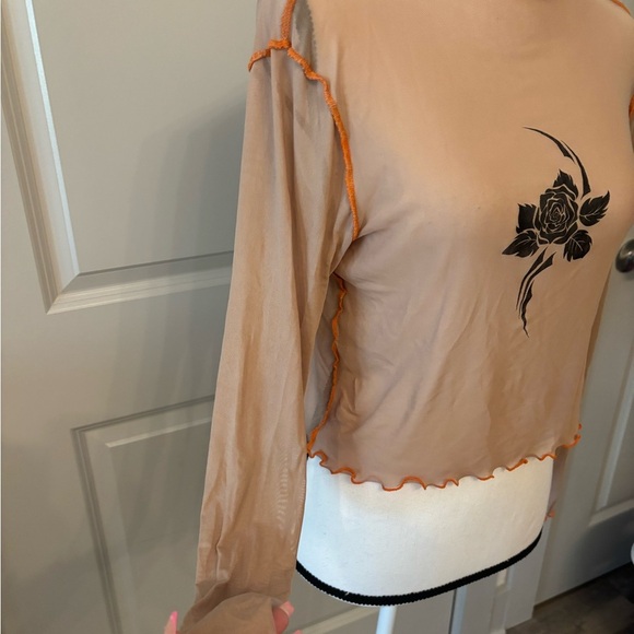 Urban Outfitters tan mesh floral graphic long sleeve cropped top size L - Picture 4 of 15